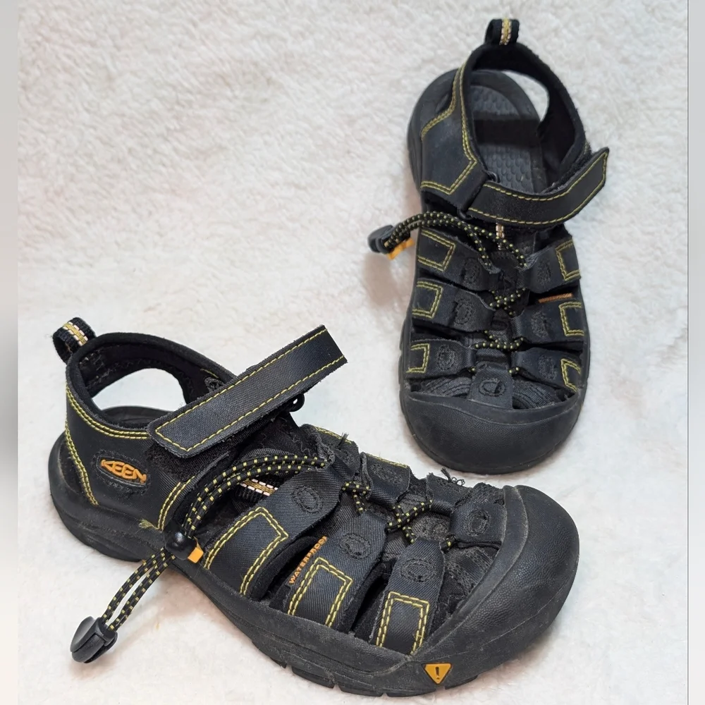 KEEN Kids sz 2 Newport H2 Black Yellow Summer Water Shoe Sandals Beach Hike